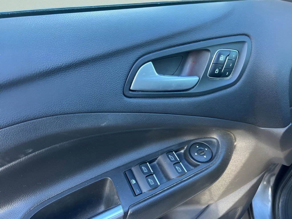 Used 2017 Ford Escape Titanium image 22