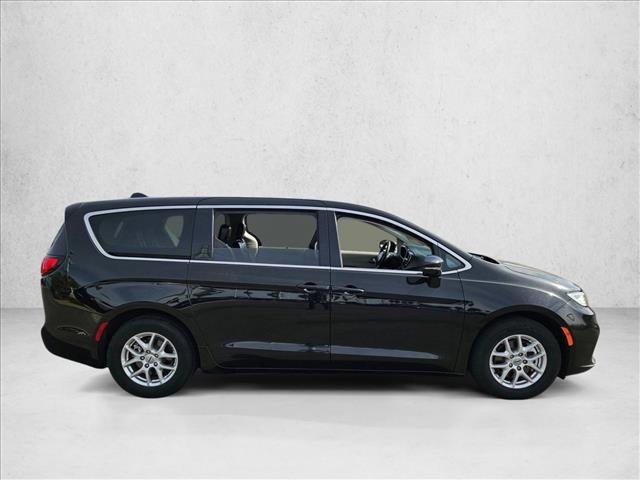 Used 2024 Chrysler Pacifica Touring-L video 4