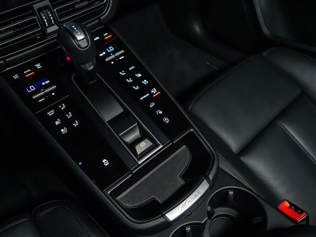 Certified 2026 Porsche Macan AWD/4WD image 25