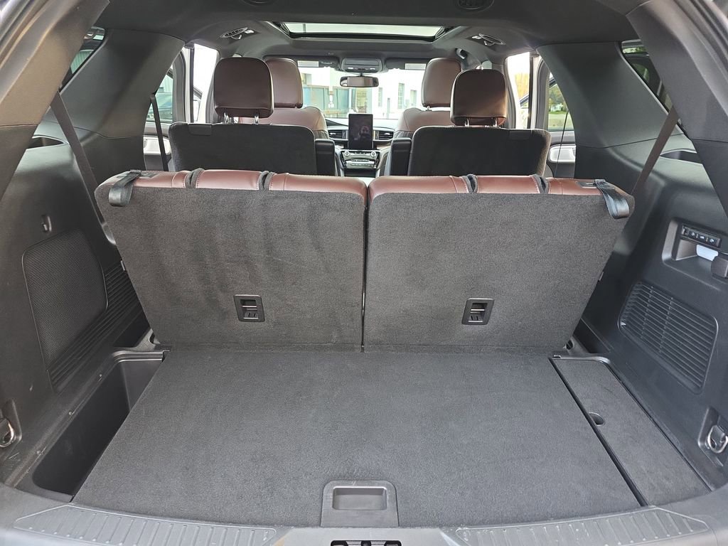 Used 2022 Ford Explorer Platinum w/ Equipment Group 601A image 13