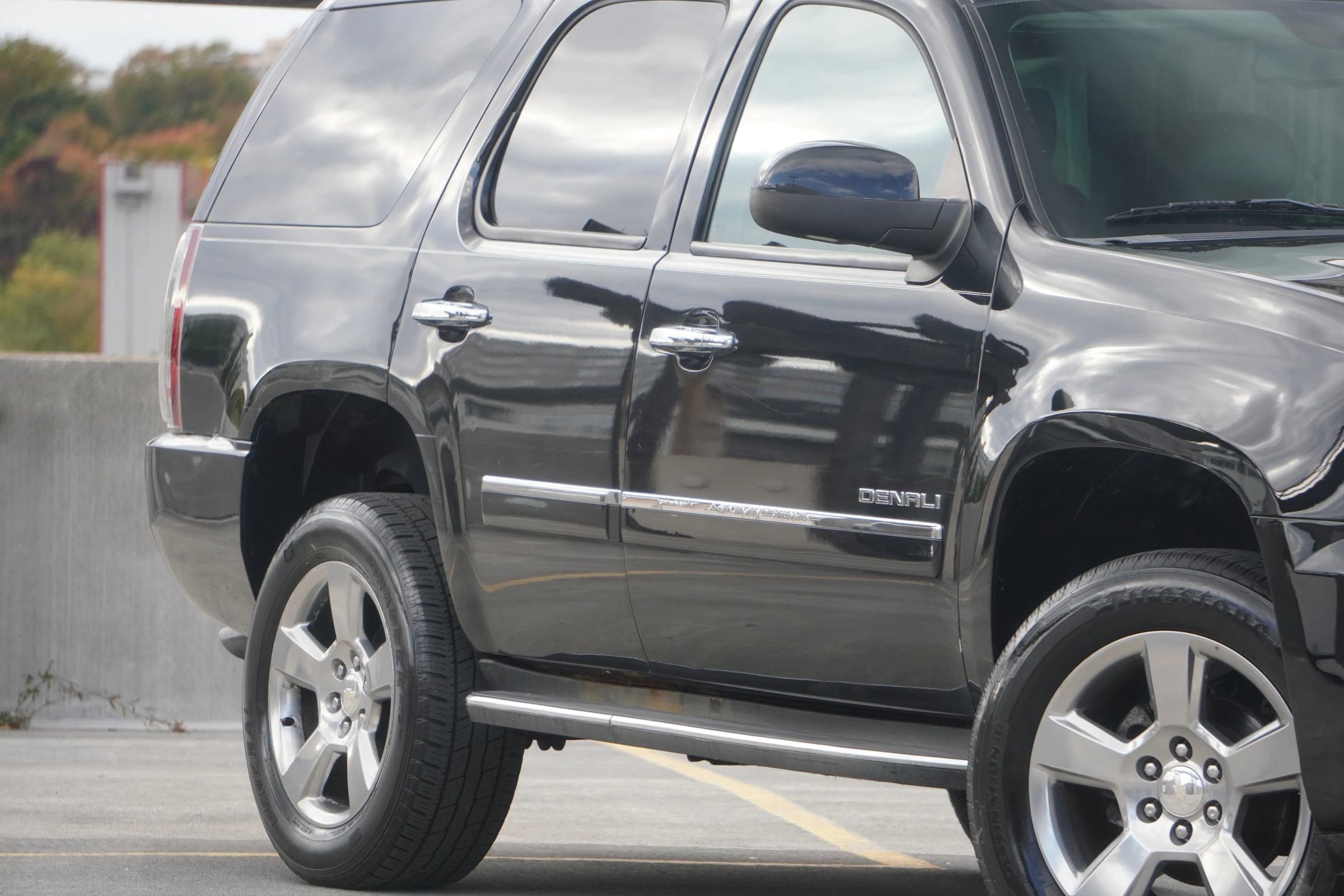 Used 2011 GMC Yukon Denali image 3