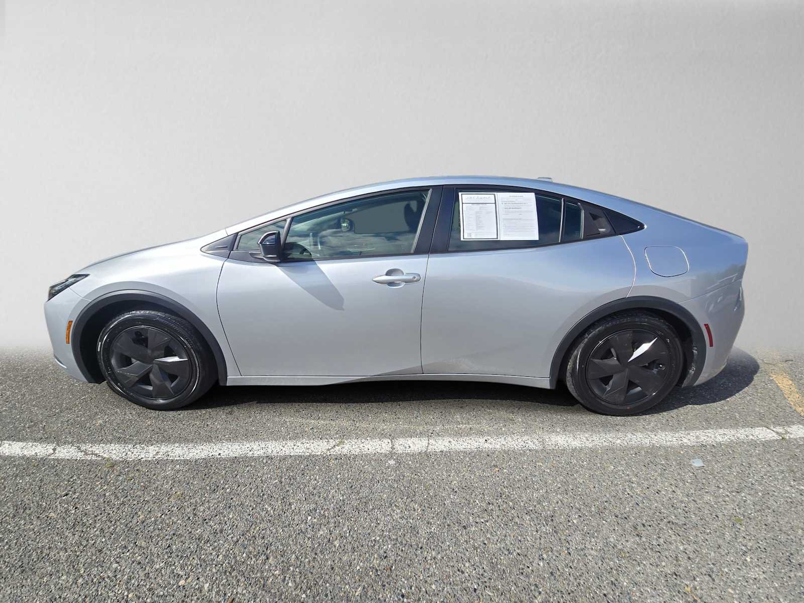 Certified 2025 Toyota Prius LE FWD image 6