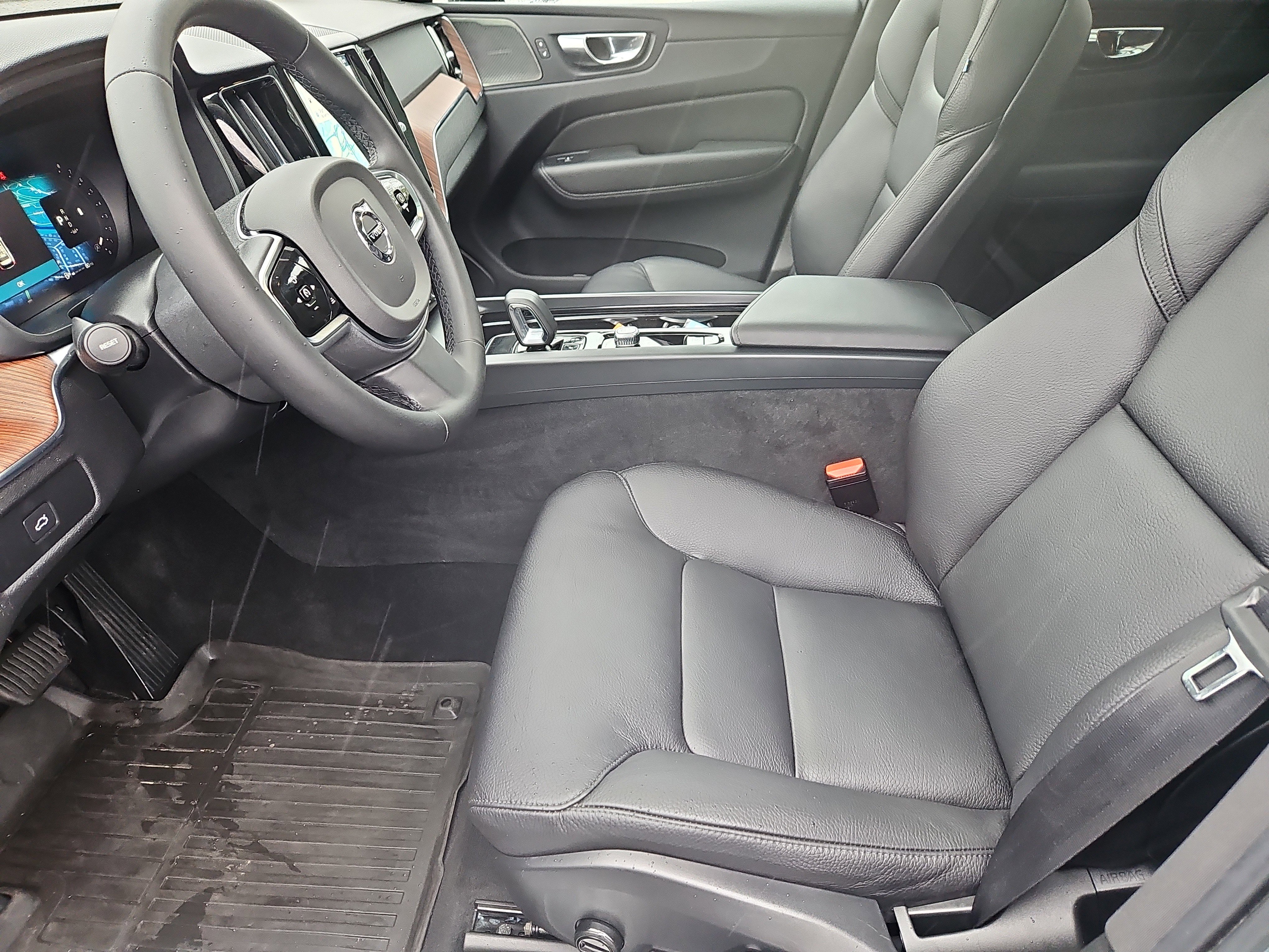 Used 2023 Volvo XC60 B5 Plus w/ Protection Package Premier image 31