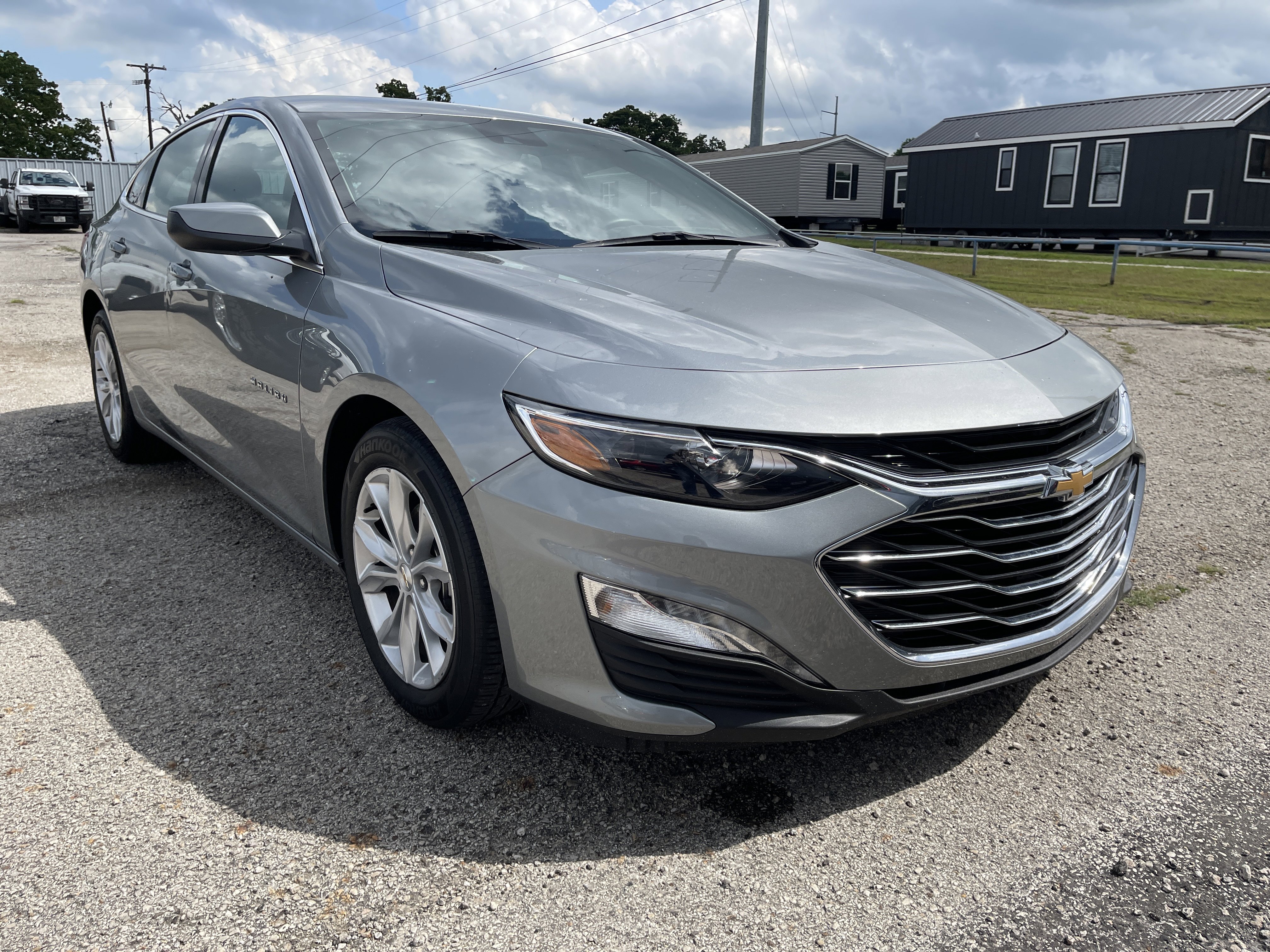 Used 2025 Chevrolet Malibu LT FWD image 2