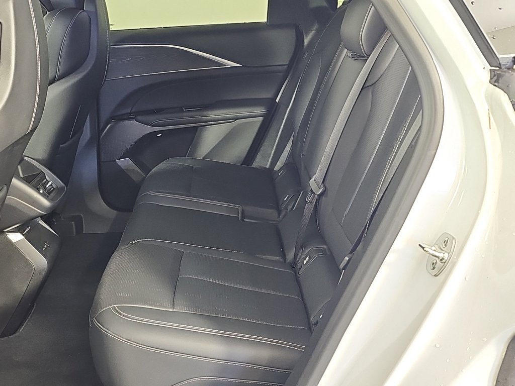 Used 2024 Cadillac Lyriq Sport RWD image 24