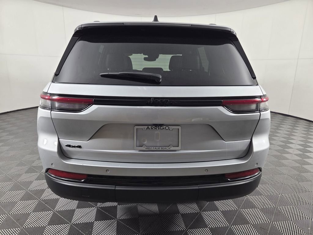 Certified 2024 Jeep Grand Cherokee Altitude image 6