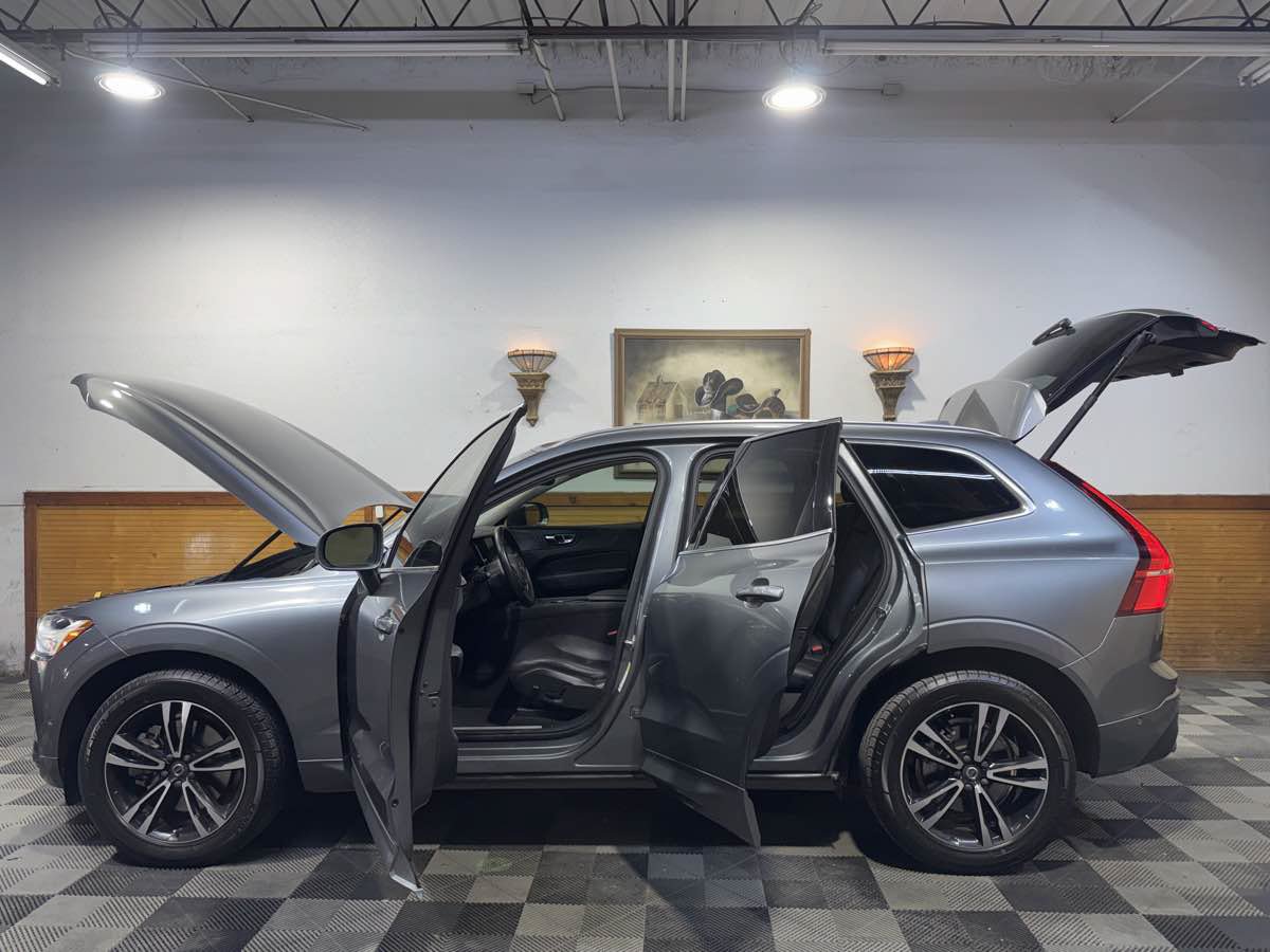 Used 2019 Volvo XC60 T6 Momentum w/ Multimedia Package AWD/4WD image 12