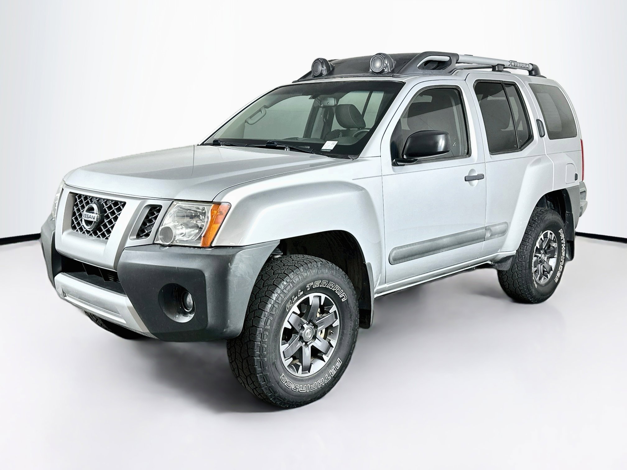 Used 2015 Nissan Xterra PRO-4X AWD/4WD image 3