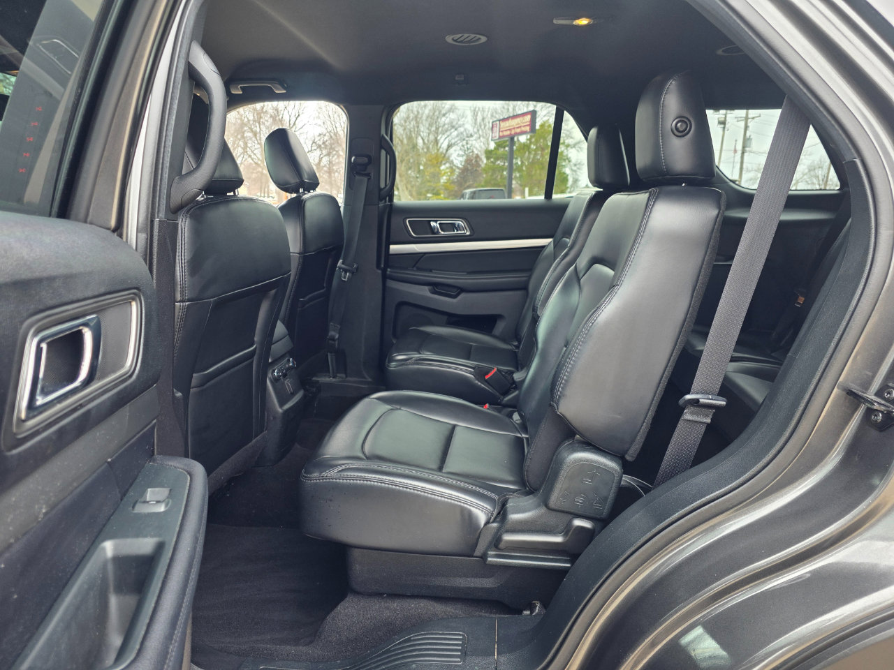 Used 2019 Ford Explorer XLT w/ Equipment Group 202A image 12