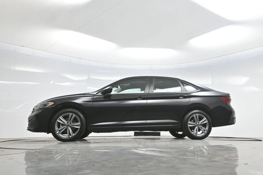 Used 2024 Volkswagen Jetta SE FWD image 7