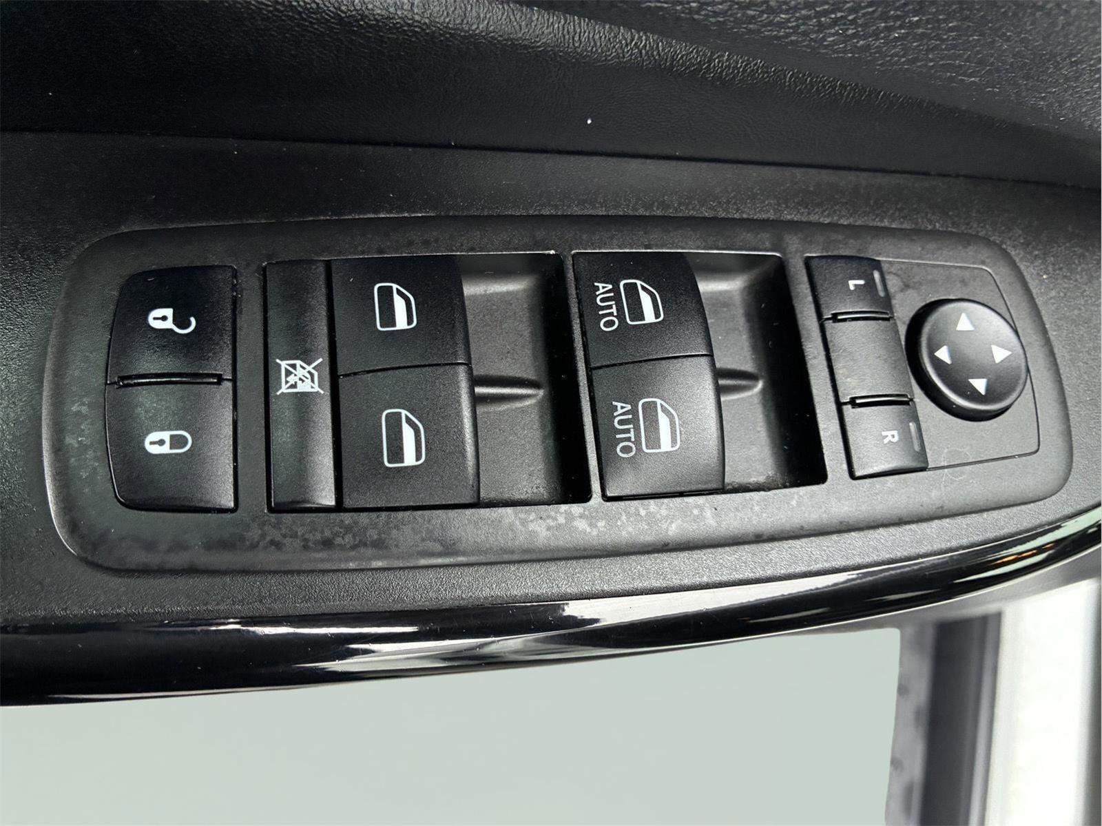 Used 2023 Jeep Cherokee Altitude Lux AWD/4WD image 17