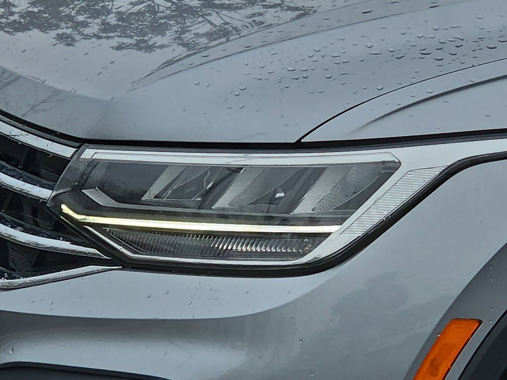Used 2024 Volkswagen Tiguan S image 28