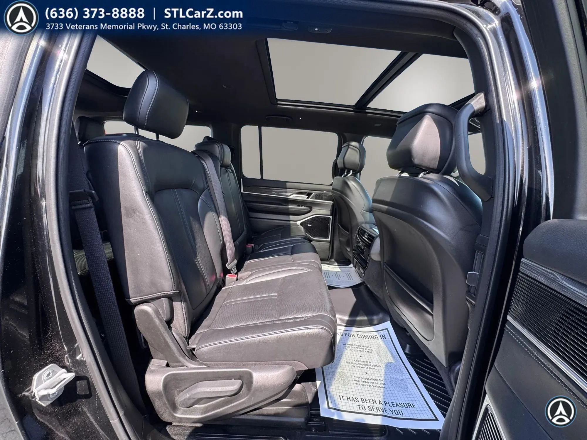 Used 2022 Jeep Wagoneer Series III w/ Premium Group I AWD/4WD image 11