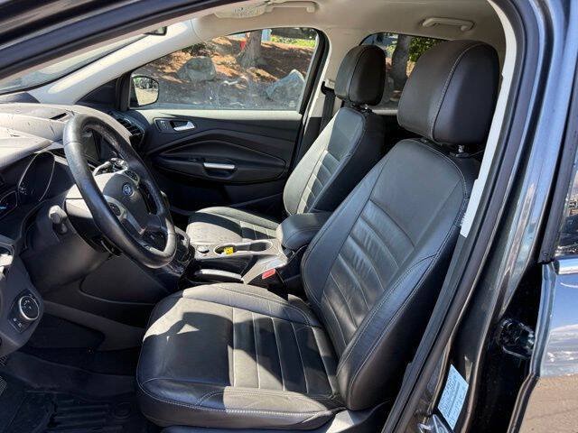 Used 2016 Ford Escape Titanium w/ Equipment Group 301A AWD/4WD image 11