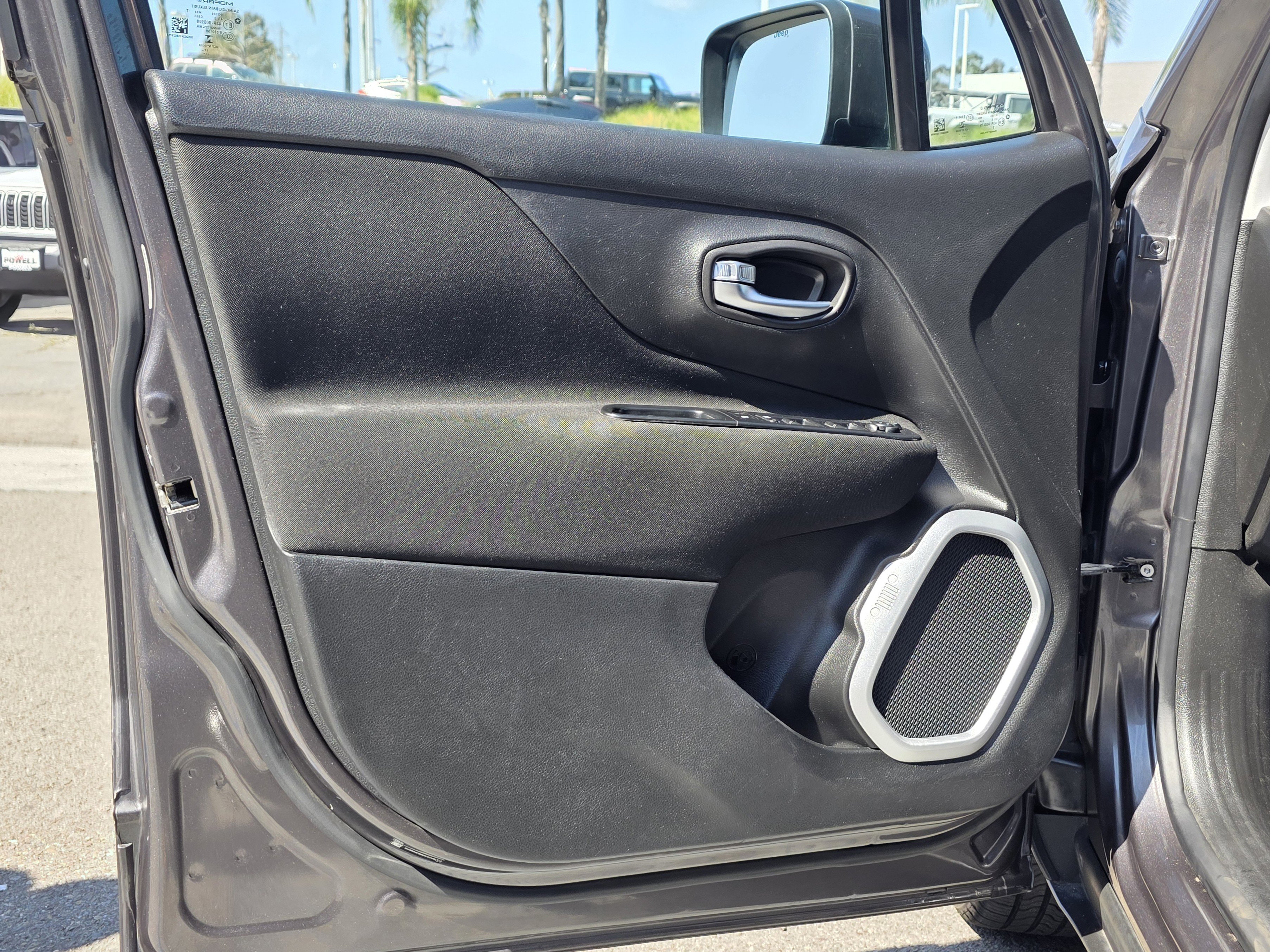 Used 2018 Jeep Renegade Latitude w/ Advanced Technology Group image 11