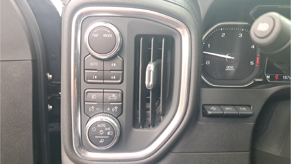 Used 2022 GMC Sierra 3500 Denali w/ Denali Ultimate Package AWD/4WD image 32