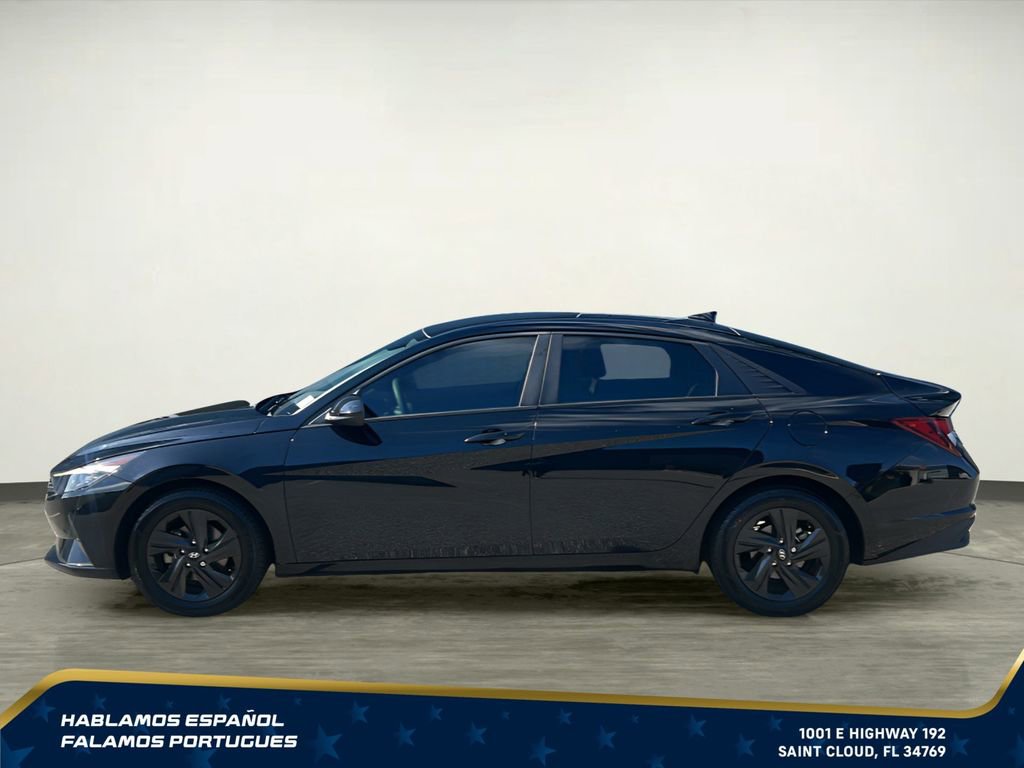 Used 2023 Hyundai Elantra SEL w/ Preferred Accessory Package FWD image 3