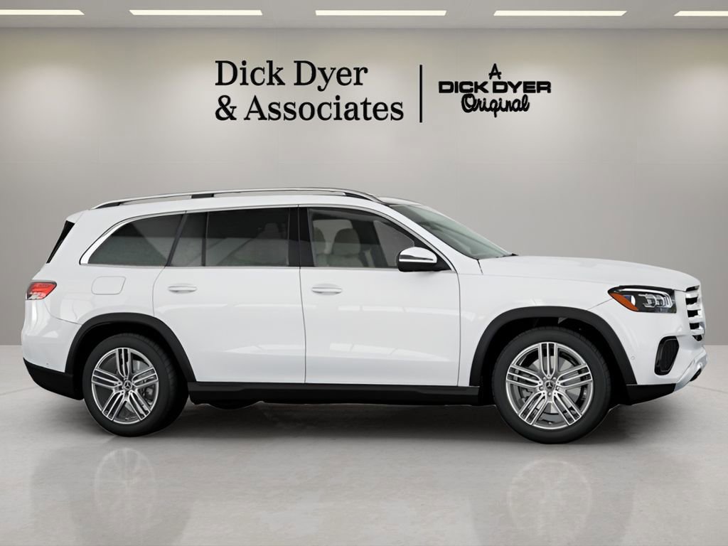 Used 2025 Mercedes-Benz GLS 450 4MATIC image 3