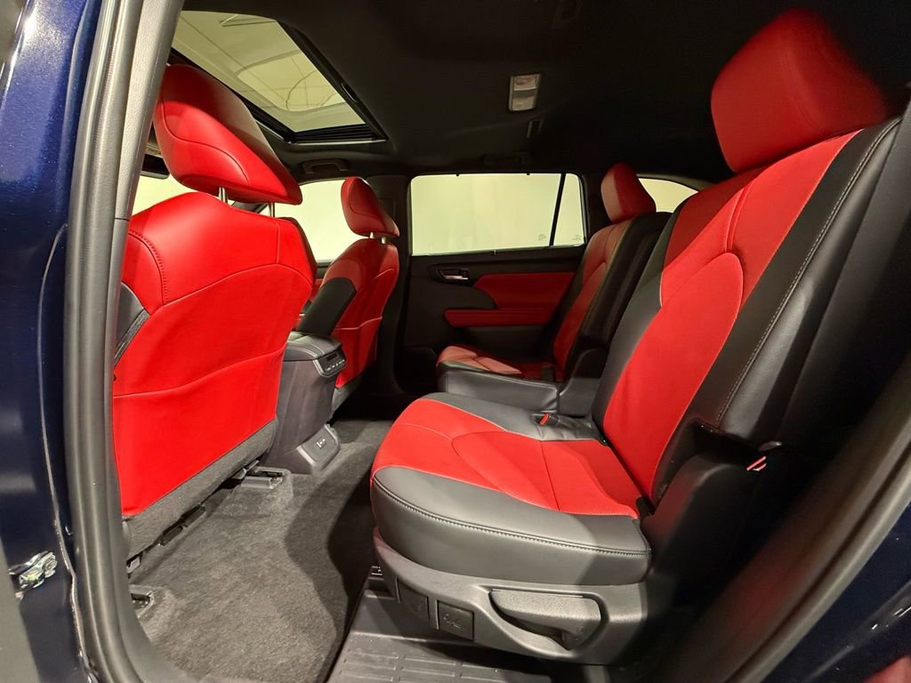 Certified 2025 Toyota Highlander XSE image 17