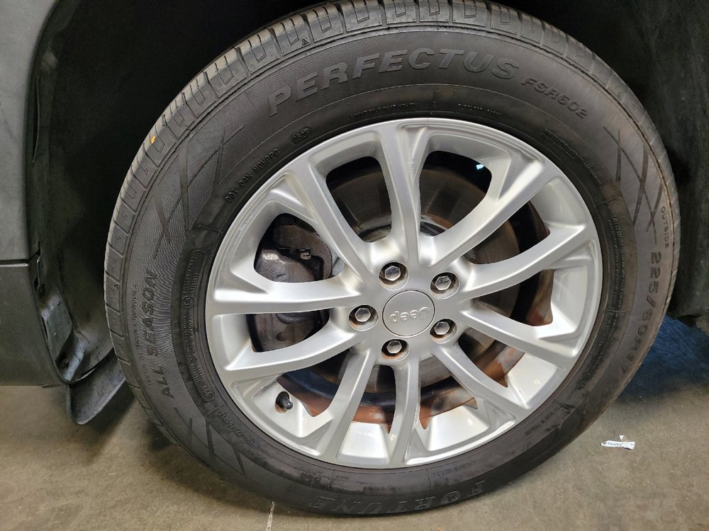 Used 2019 Jeep Cherokee Latitude w/ Popular Appearance Group FWD image 31