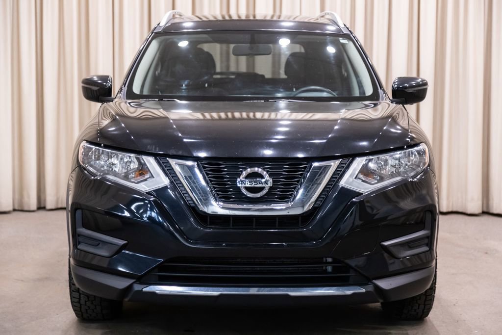 Used 2017 Nissan Rogue SV image 3