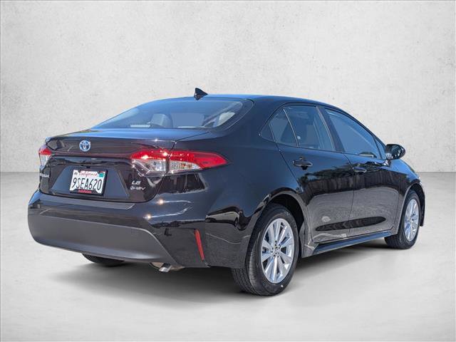 Used 2025 Toyota Corolla LE w/ LE Premium Package FWD image 5