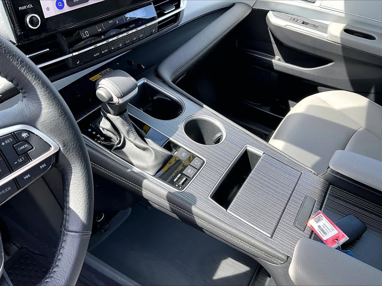 Used 2025 Toyota Sienna XLE w/ XLE Plus Package image 21