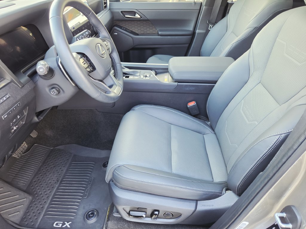 Used 2024 Lexus GX 550 w/ Accessory Package (Z1) AWD/4WD image 15
