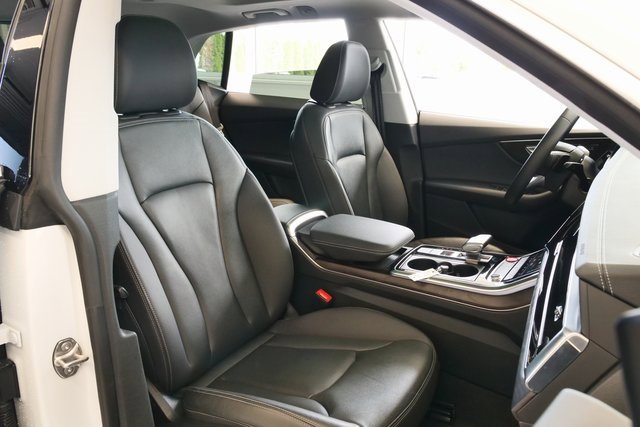 Used 2023 Audi Q8 Premium image 18