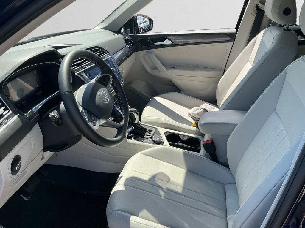 Used 2024 Volkswagen Tiguan SE AWD/4WD image 9