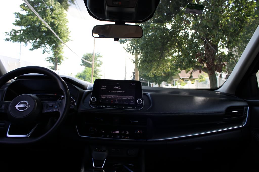 Used 2024 Nissan Rogue SV FWD image 28