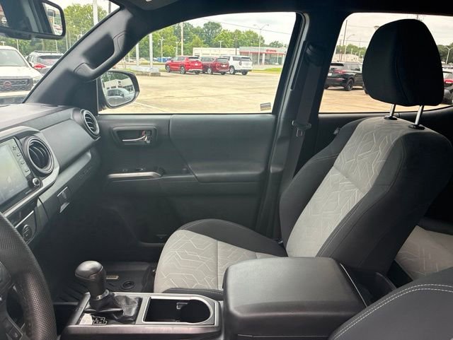 Used 2023 Toyota Tacoma TRD Off-Road w/ Technology Package AWD/4WD image 17