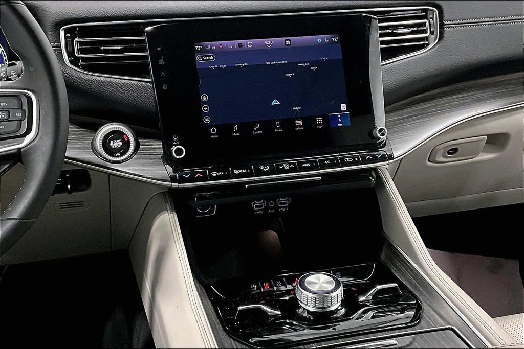 Used 2024 Jeep Wagoneer L Series III w/ Premium Group I image 8