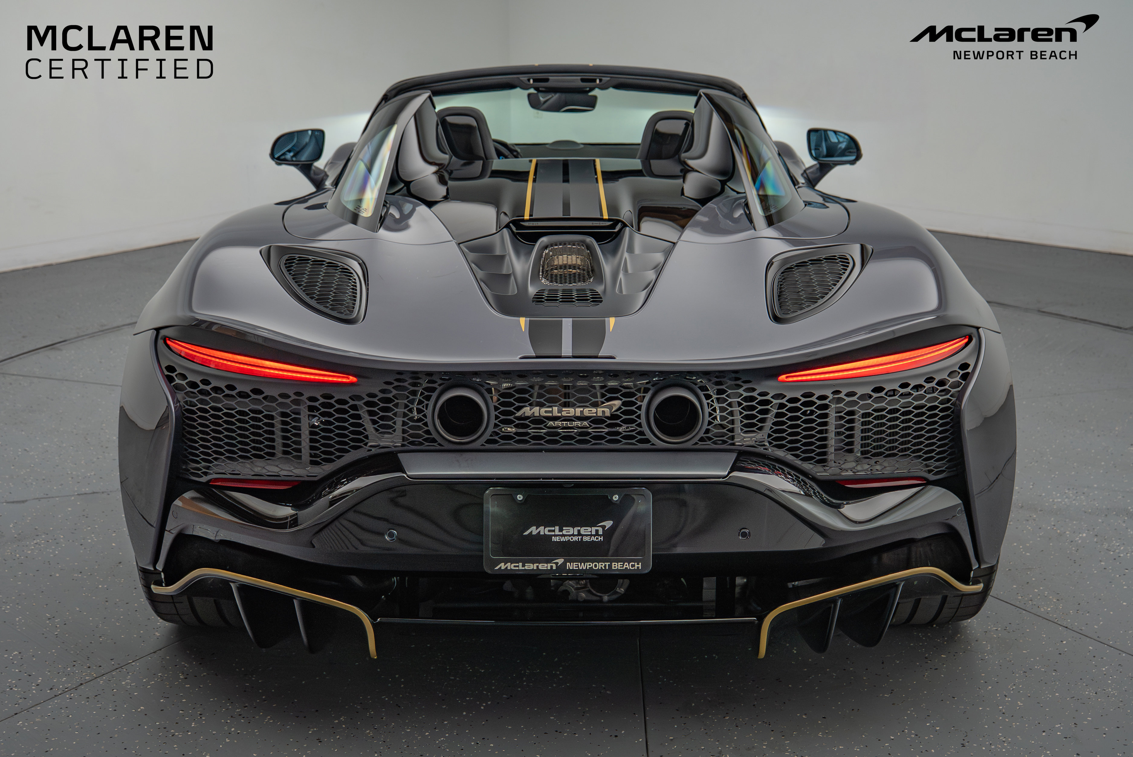 Used 2025 McLaren Artura Spider image 15