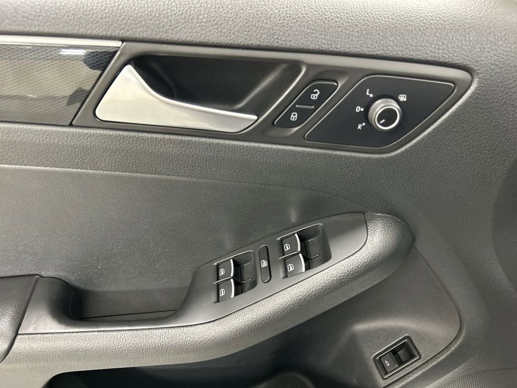 Used 2016 Volkswagen Jetta SEL w/ Lighting Package FWD image 11