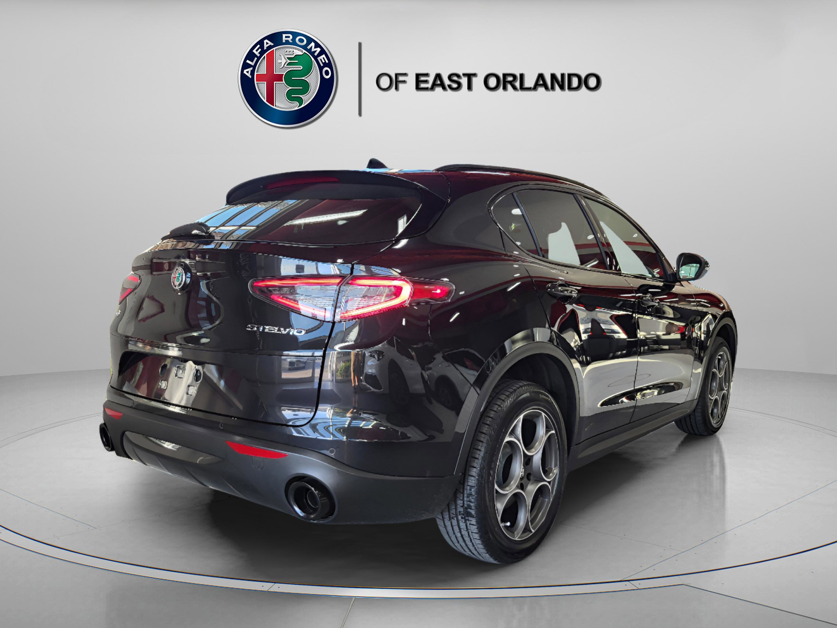 New 2025 Alfa Romeo Stelvio Sprint AWD/4WD image 6