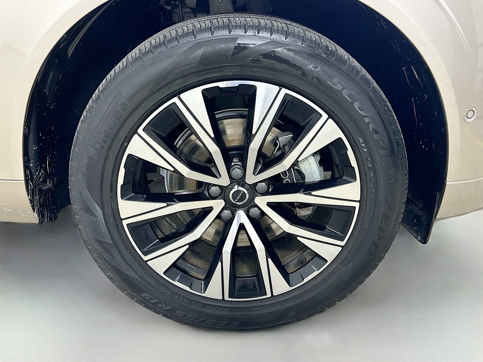 Used 2024 Volvo XC60 B5 Plus w/ Protection Package Premier AWD/4WD image 10
