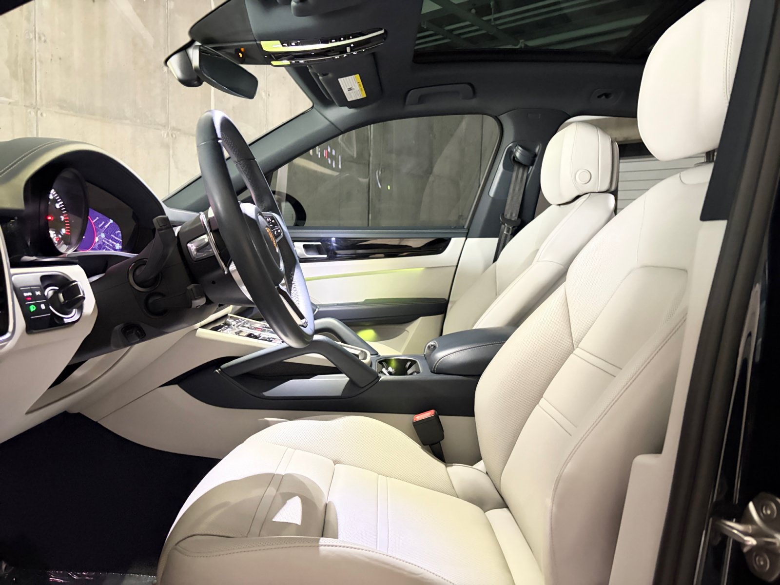 Certified 2023 Porsche Cayenne AWD/4WD image 4