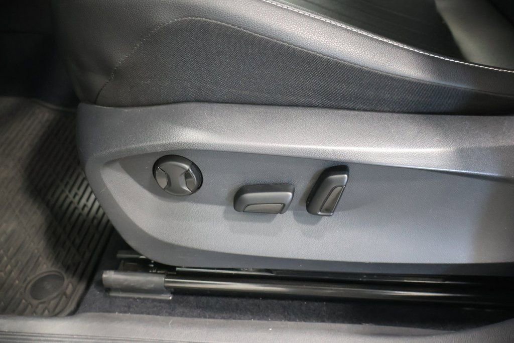 Used 2022 Volkswagen Tiguan SE w/ Panoramic Sunroof Package image 14