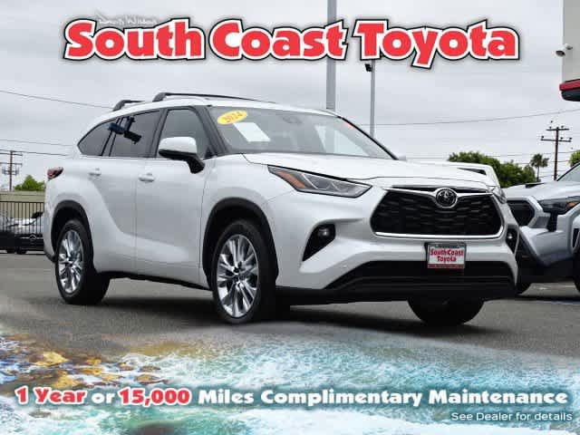 Used 2024 Toyota Highlander Limited FWD image 1