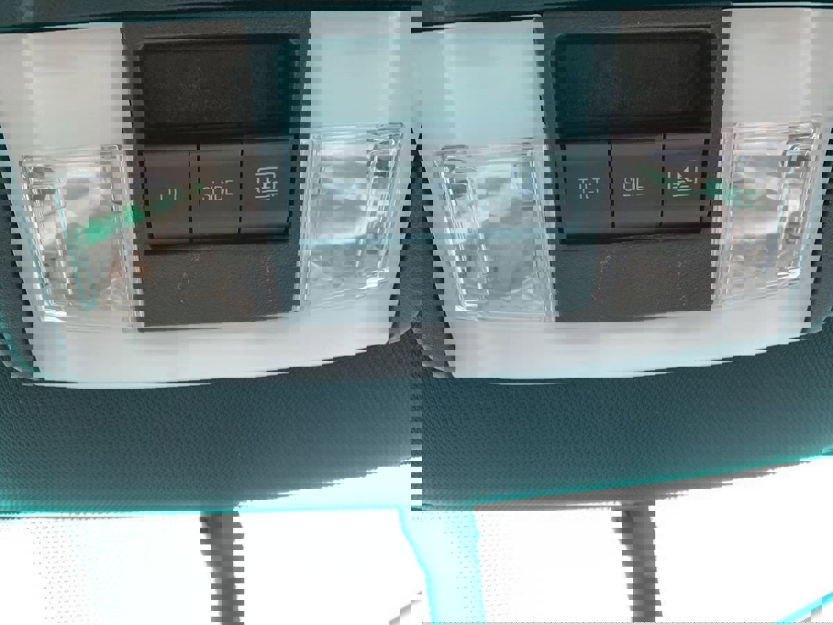 Used 2017 Ford Explorer XLT w/ Equipment Group 202A AWD/4WD image 28