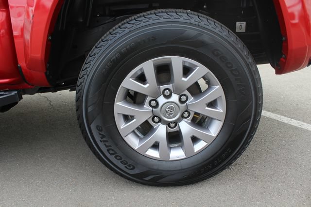 Used 2016 Toyota Tacoma SR5 w/ SR5 Appearance Package (SN) RWD image 11