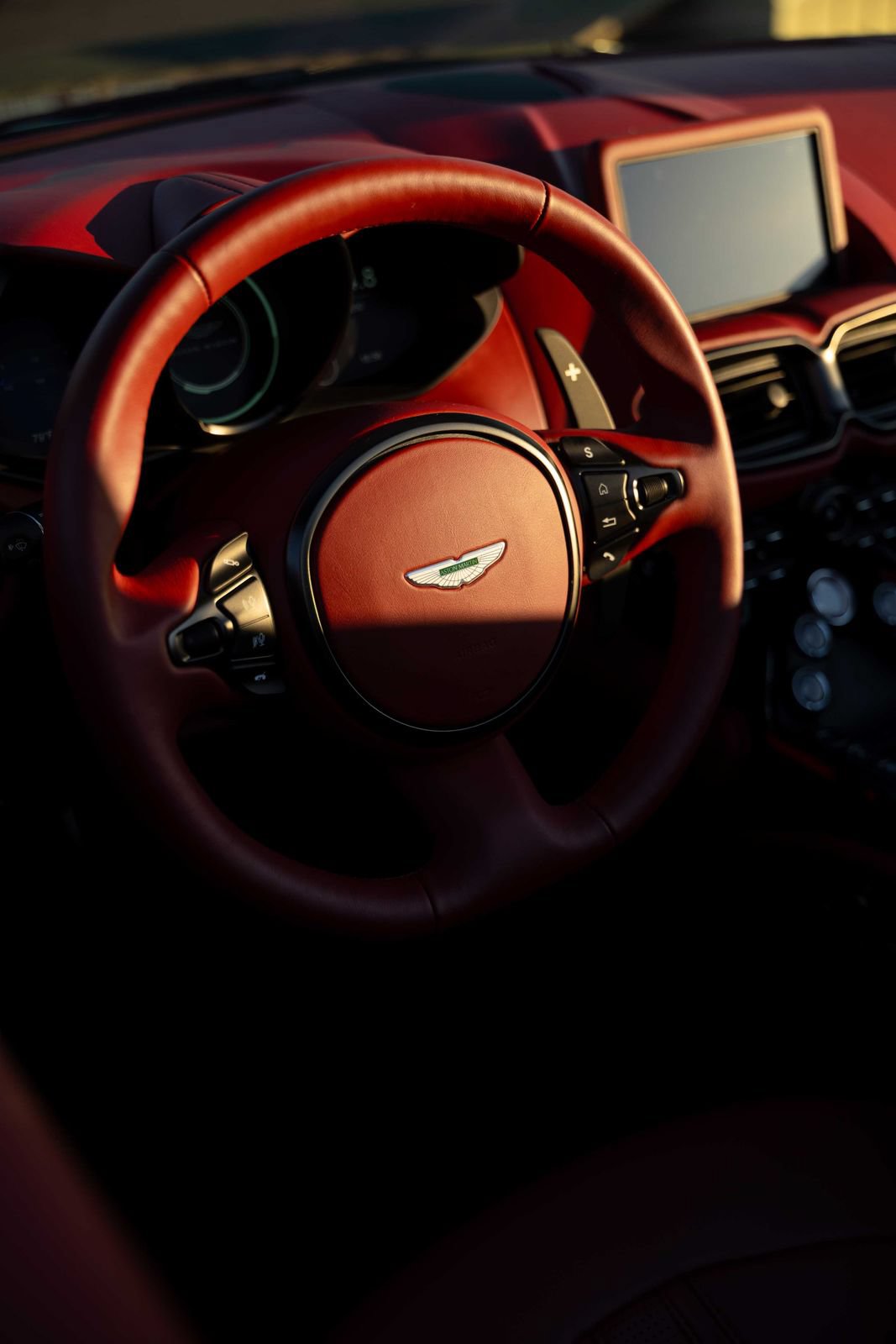 Used 2023 Aston Martin V8 Vantage Roadster RWD image 50