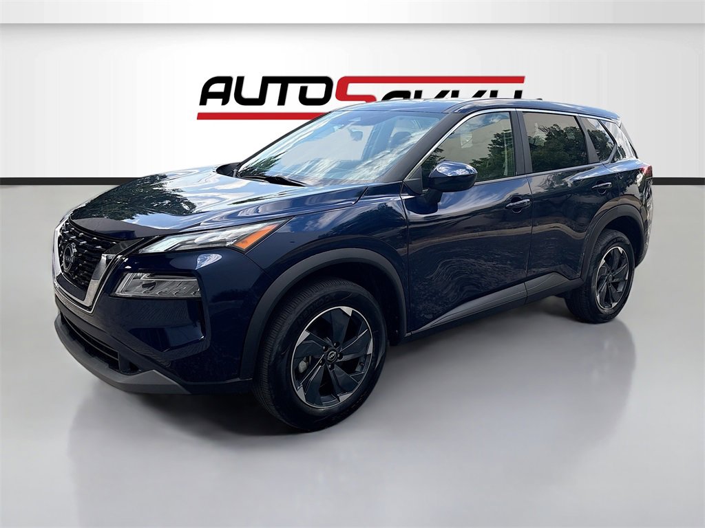 Used 2024 Nissan Rogue SV image 3