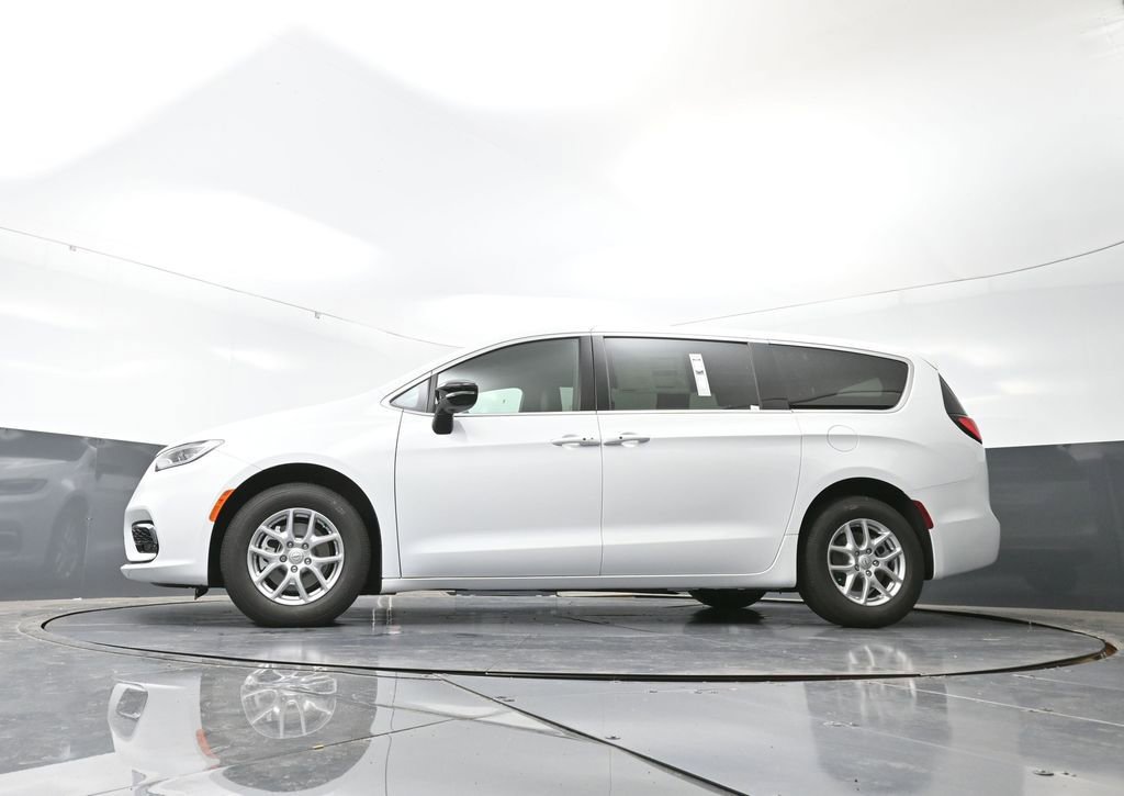 New 2026 Chrysler Pacifica Select image 50