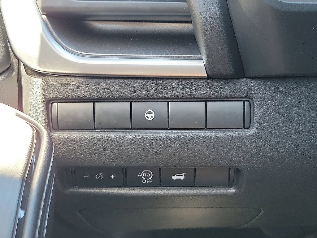 Used 2025 Nissan Rogue SV w/ SV Premium Package AWD/4WD image 14