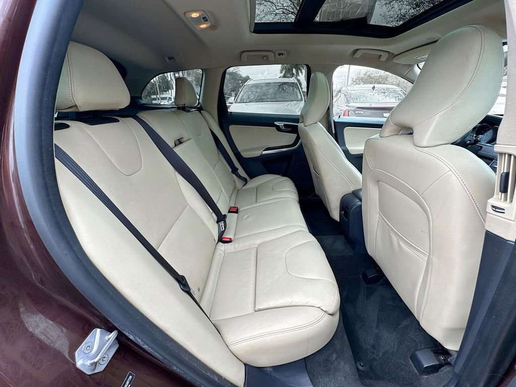 Used 2016 Volvo XC60 T6 w/ Proximity Package image 29