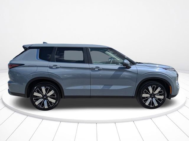 New 2026 Mitsubishi Outlander SE image 3