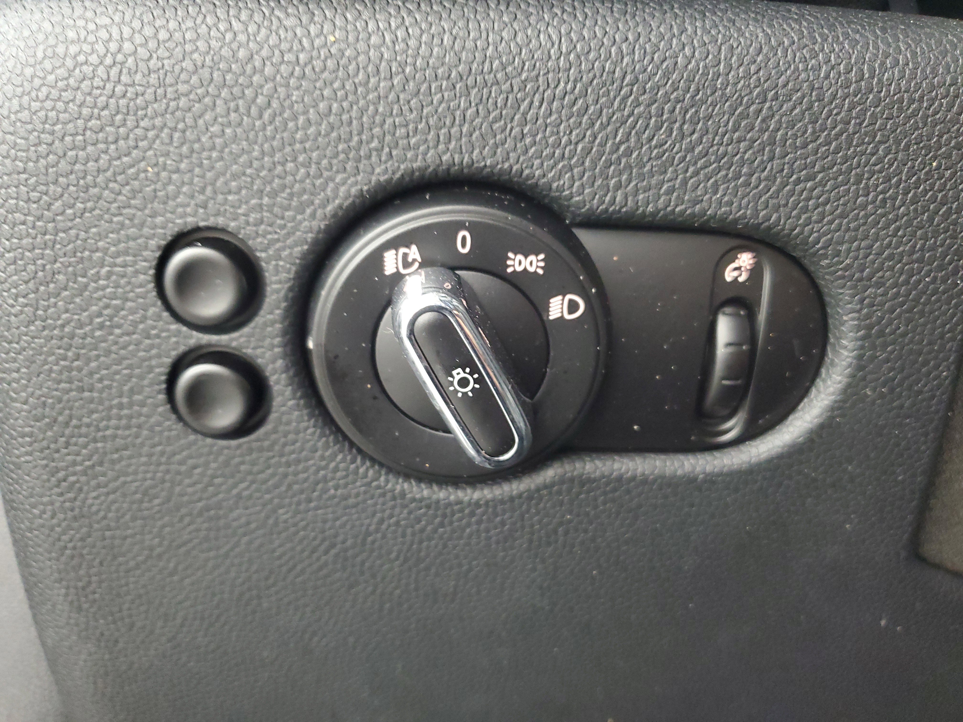 Used 2015 MINI Cooper 2-Door Hardtop image 26