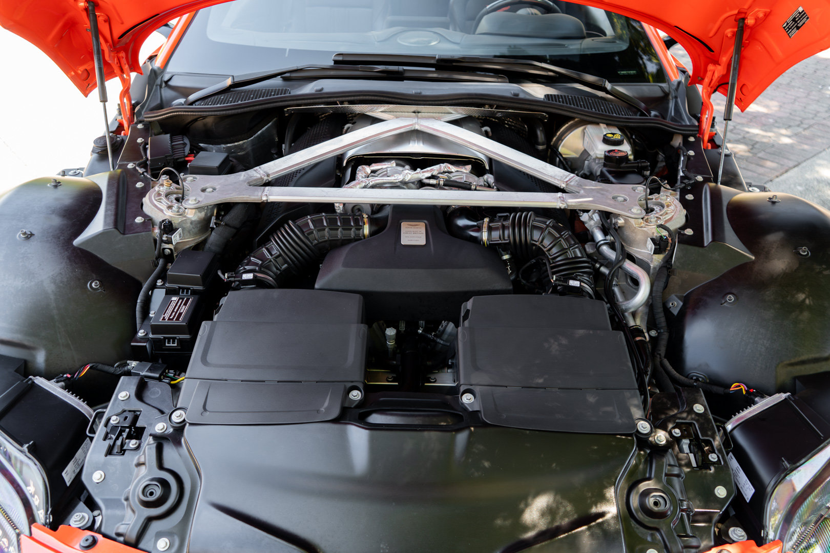 Used 2023 Aston Martin V8 Vantage Roadster RWD image 30